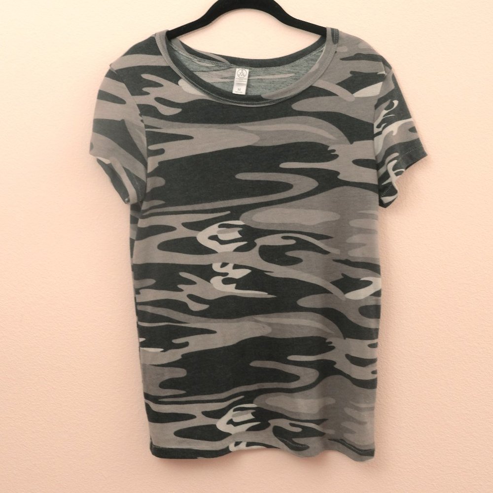 Alternative short sleeve army print tee Size M